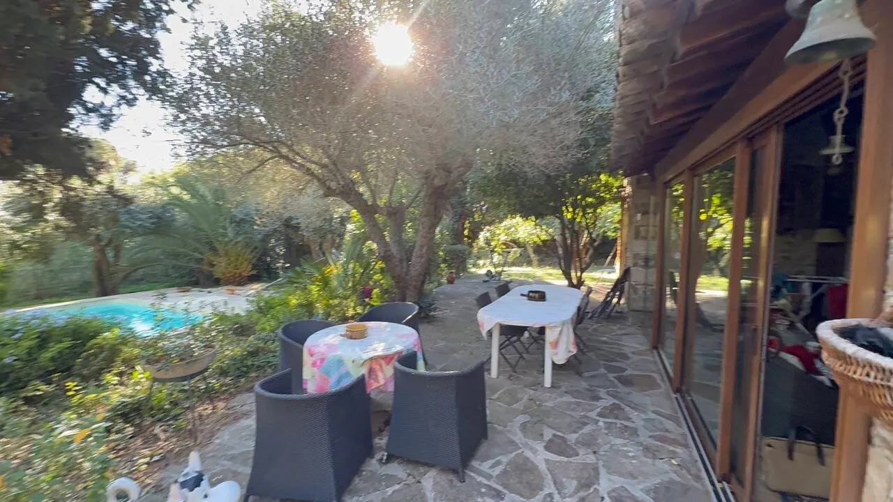maison 5 pièces à La Croix-Valmer (83420)