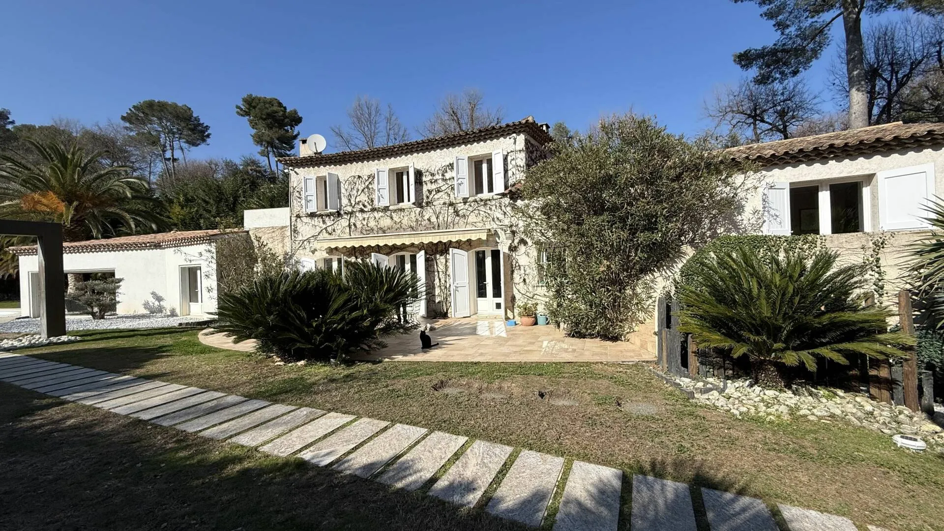 maison 6 pièces à Roquefort-les-Pins (06330) — photo 2