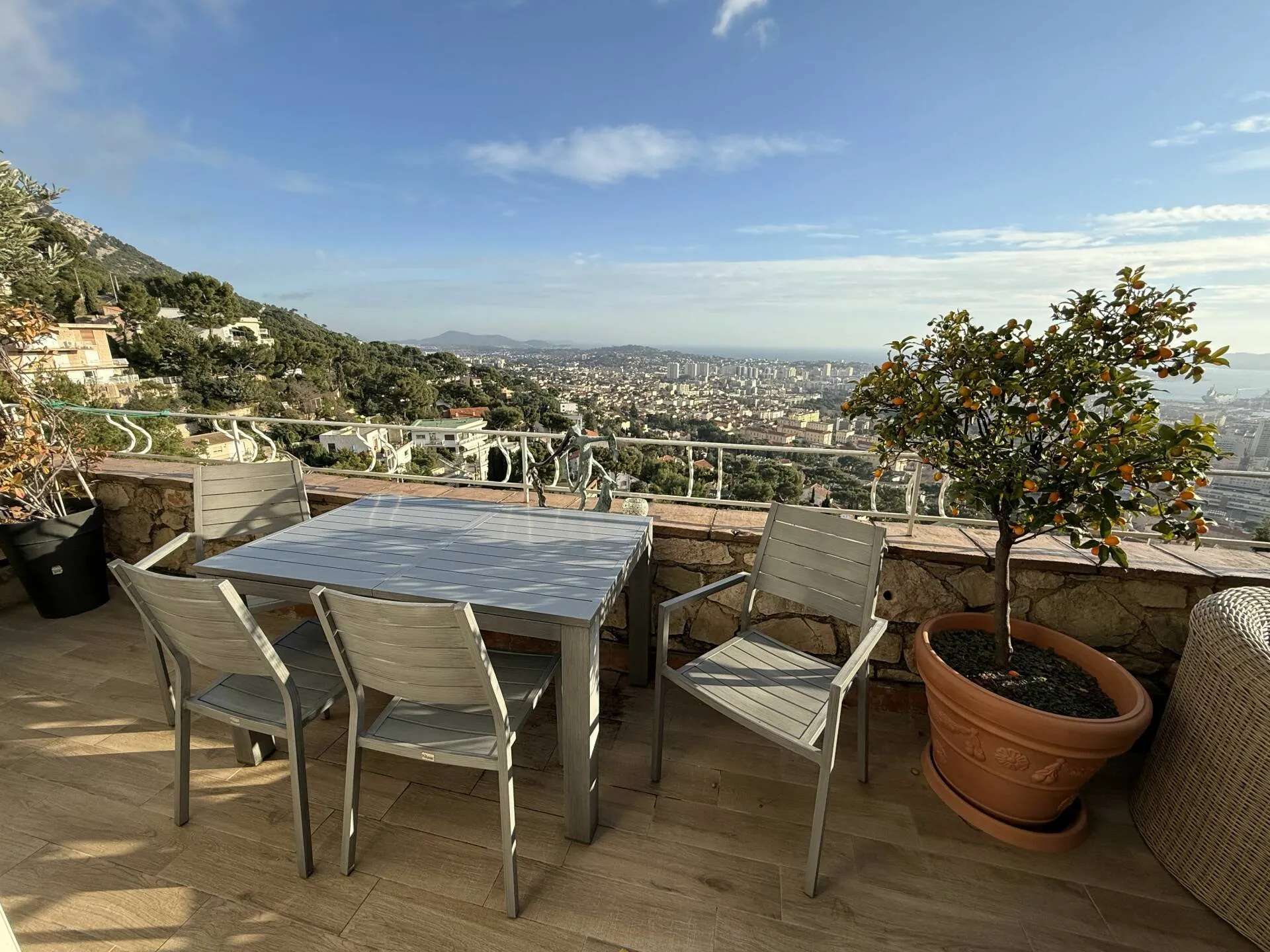 appartement 5 pièces à Toulon (83200) — photo 2