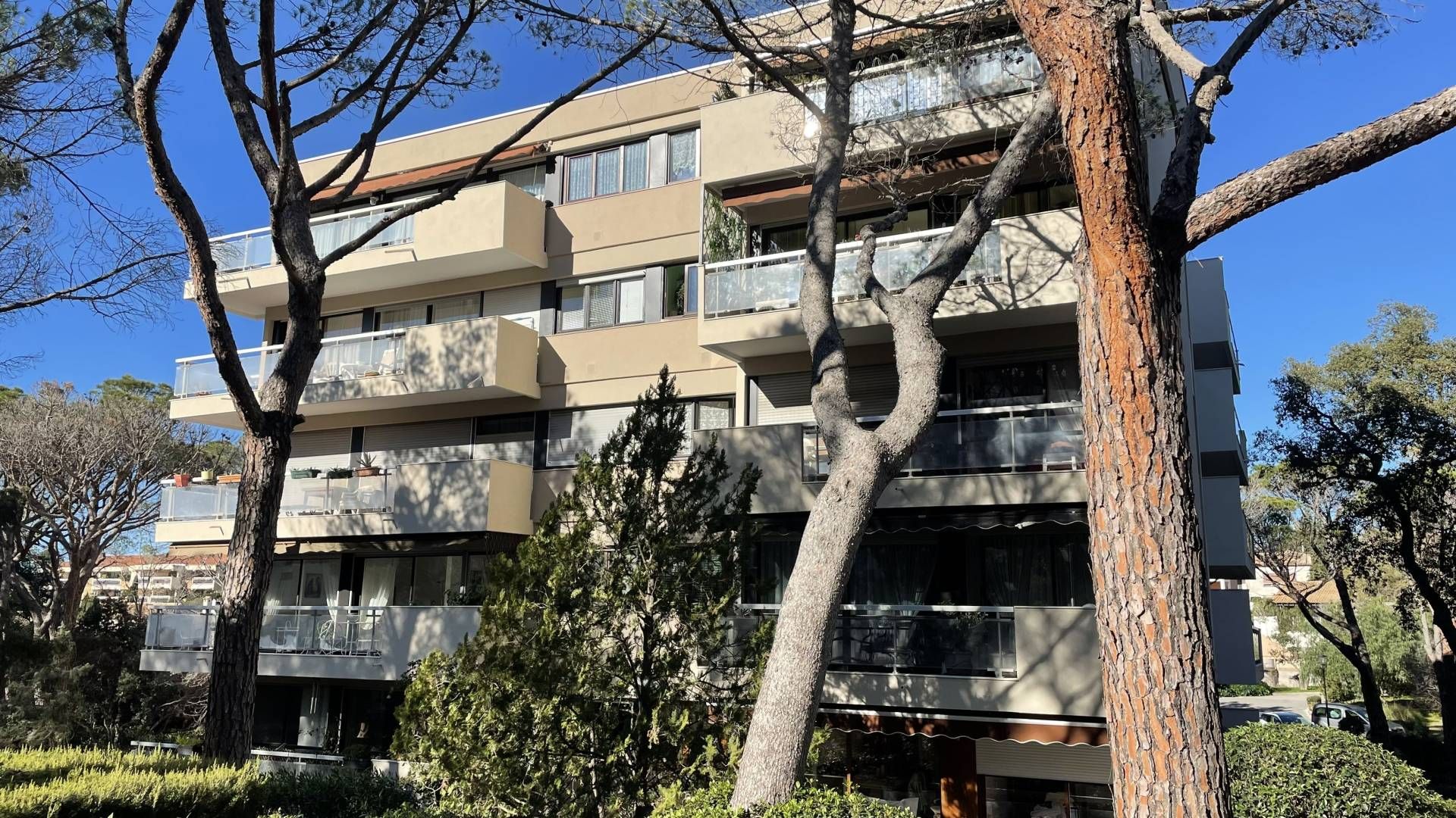 Appartement,F5,St Raphael, Secteur Mairie d'honneur, Viager occupé, Mr 79 ans et Mme 78 ans.