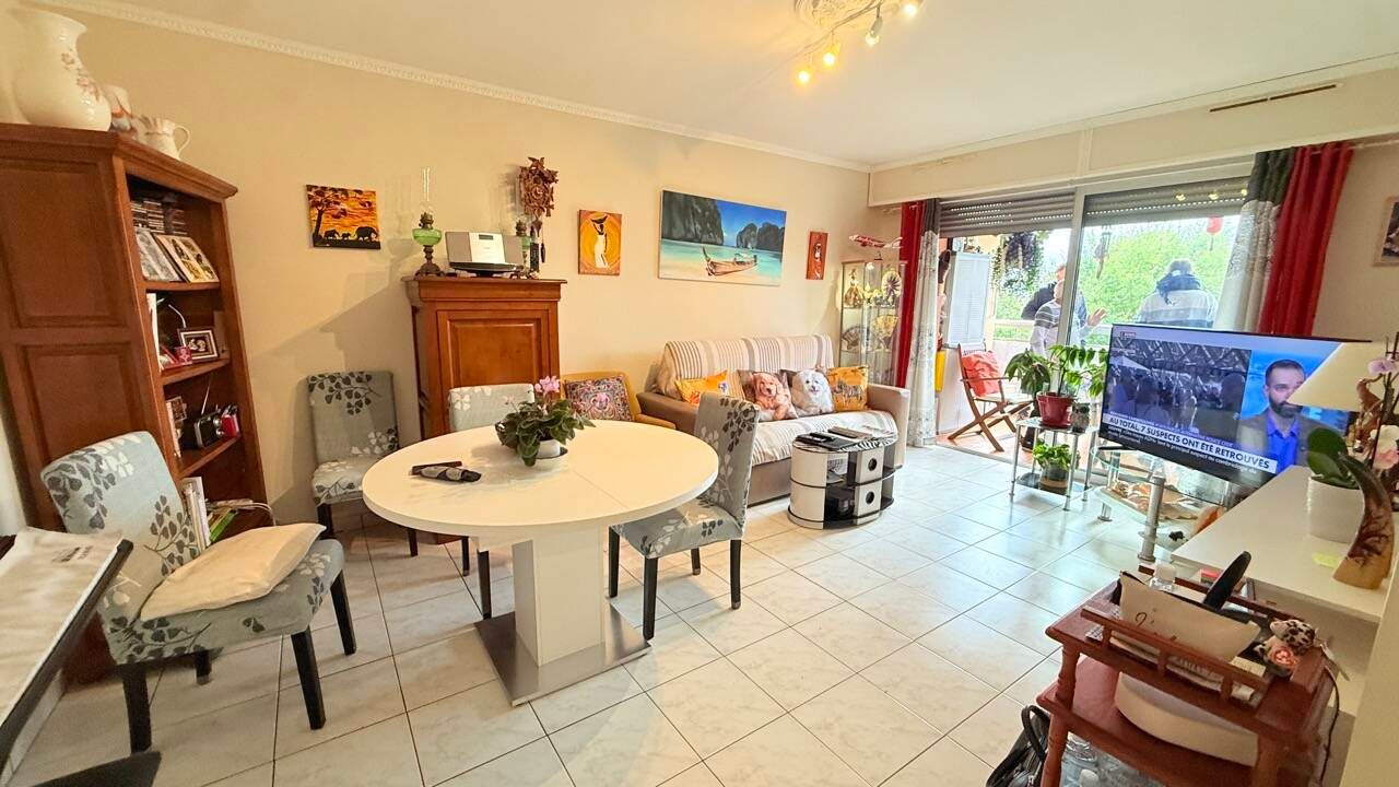 Appartement f2 résidence sécurisée Fréjus secteur Hôpital Viager Occupé Mr 82 ans et Mme 86 ans