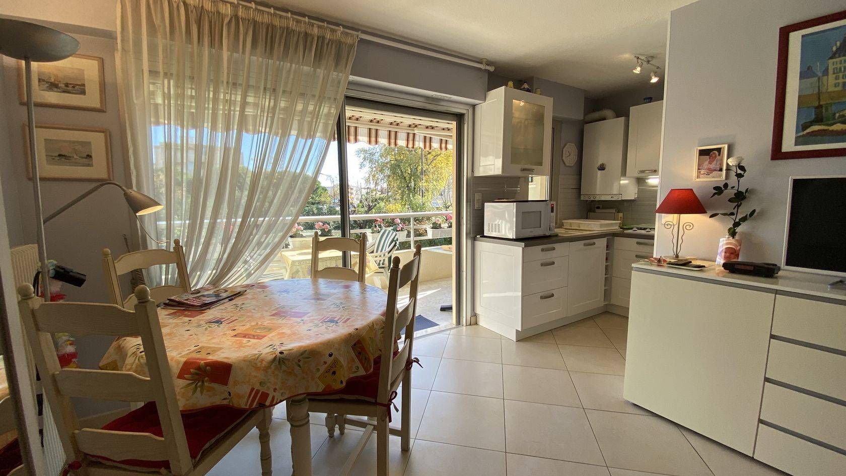 Appt T1 + Terrasse et Pk - Plage et Commerces à pied - Fréjus Plage