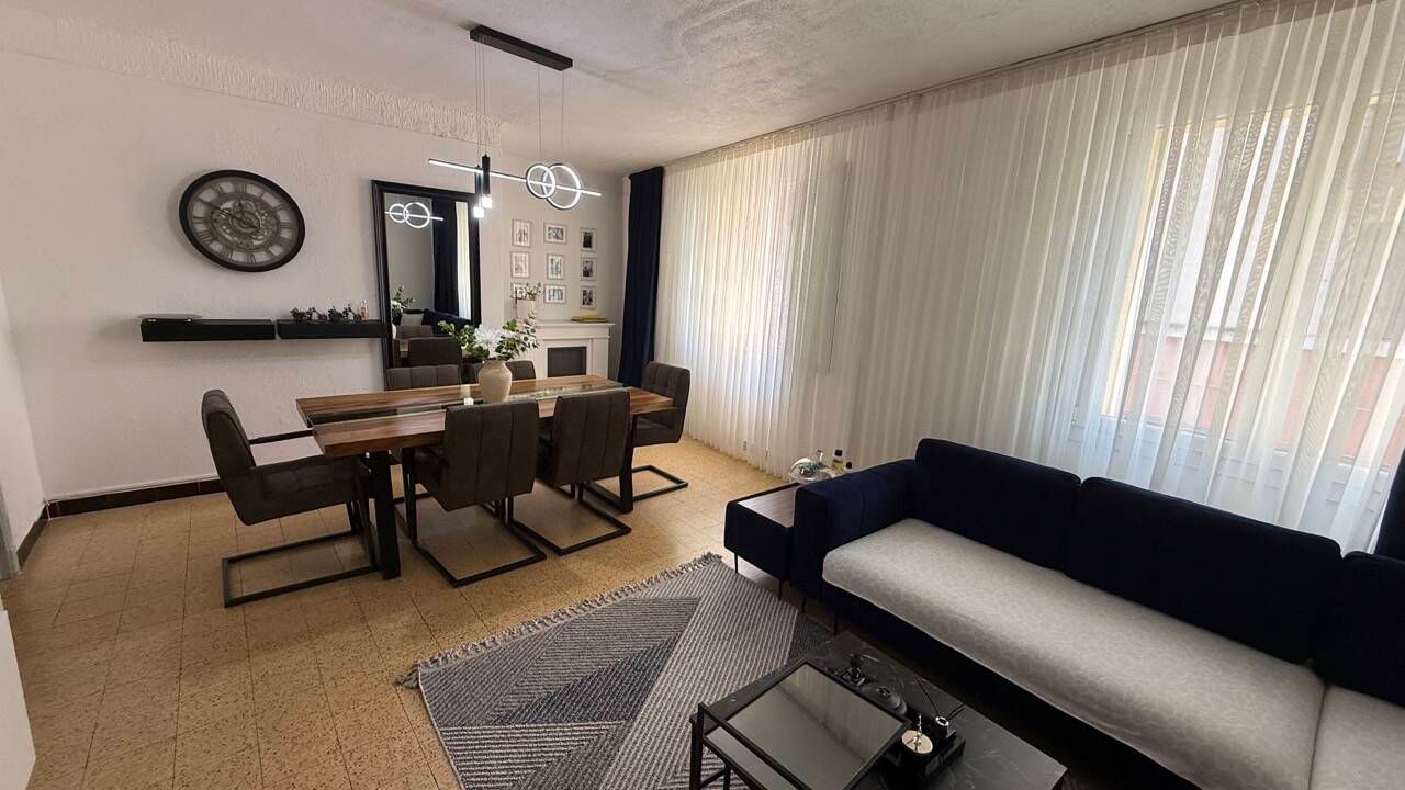 Viager Semi-Libre (F 95ans) sur 2 maisons + Garage 150m²  sur 790m² de terrain à Draguignan 83300