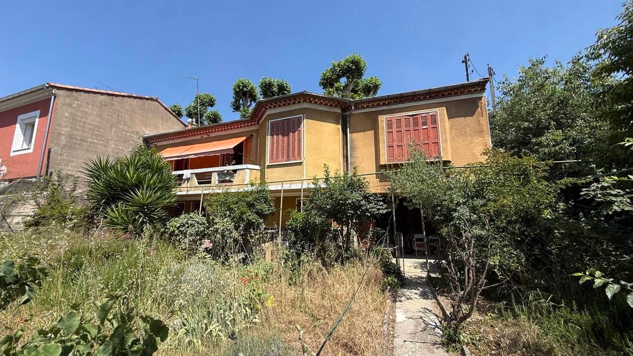 Viager Semi-Libre (F 95ans) sur 2 maisons + Garage 150m²  sur 790m² de terrain à Draguignan 83300