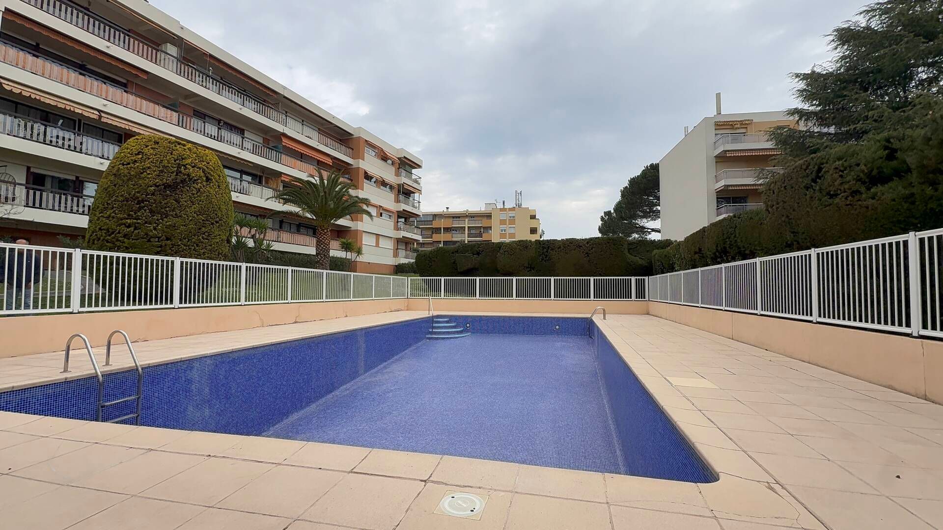 Appartement F3 avec Terrasse, Garage et Cave - Vue Mer - Antibes 06600