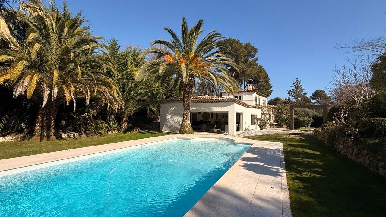 Villa f6 240 M2 Terrain 2939 M2 Piscine ,Roquefort les pins,06330 Alpes Maritimes, Viager occupé Dame de 76 ans