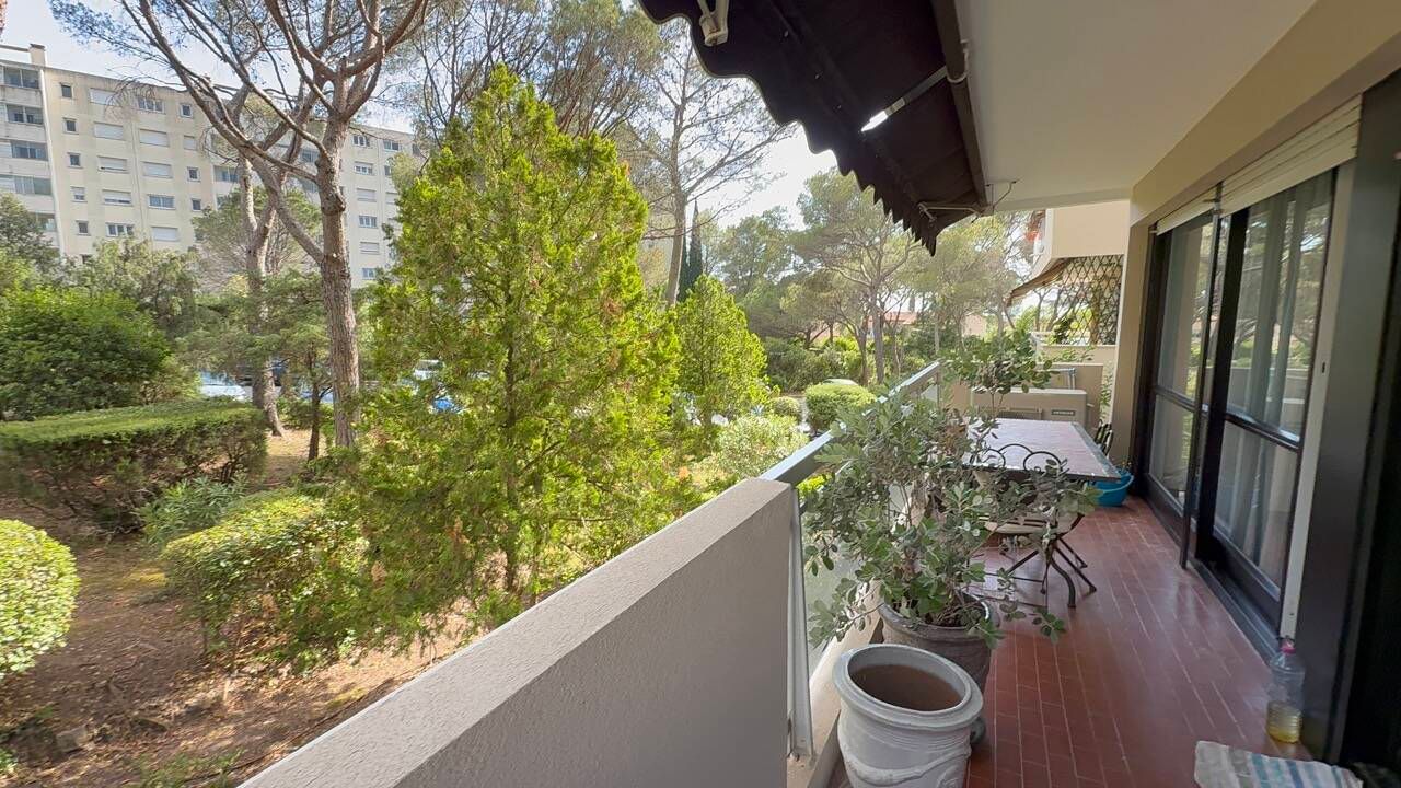 Appartement F4 ,Résidence fermée, Viager libre ,Dame de 85 ,St Raphael,Var, 83700 Secteur mairie Annexe
