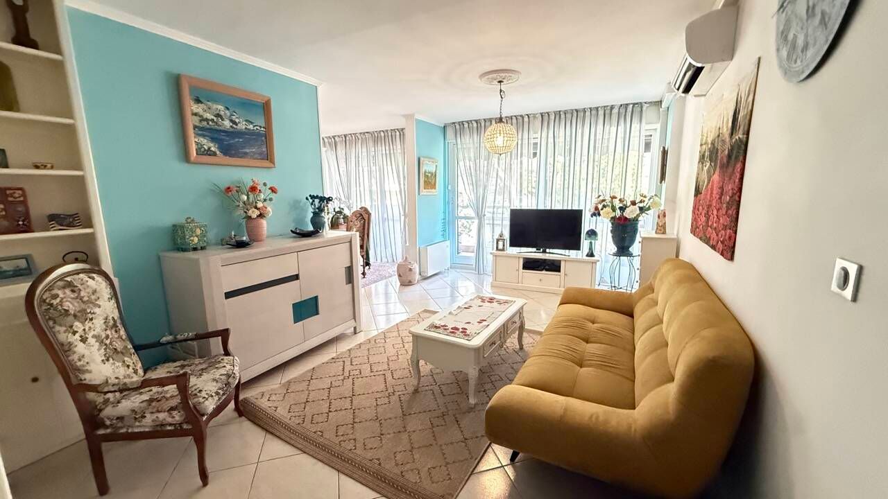 Appartement F4 ,Résidence fermée, Viager libre ,Dame de 85 ,St Raphael,Var, 83700 Secteur mairie Annexe