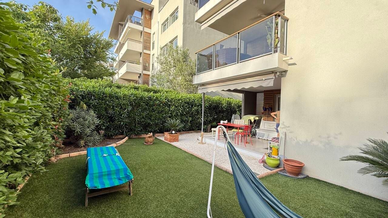 Appartement f2 Rez de jardin, Fréjus 83600 Var ,Viager Occupé Dame de 72 ans