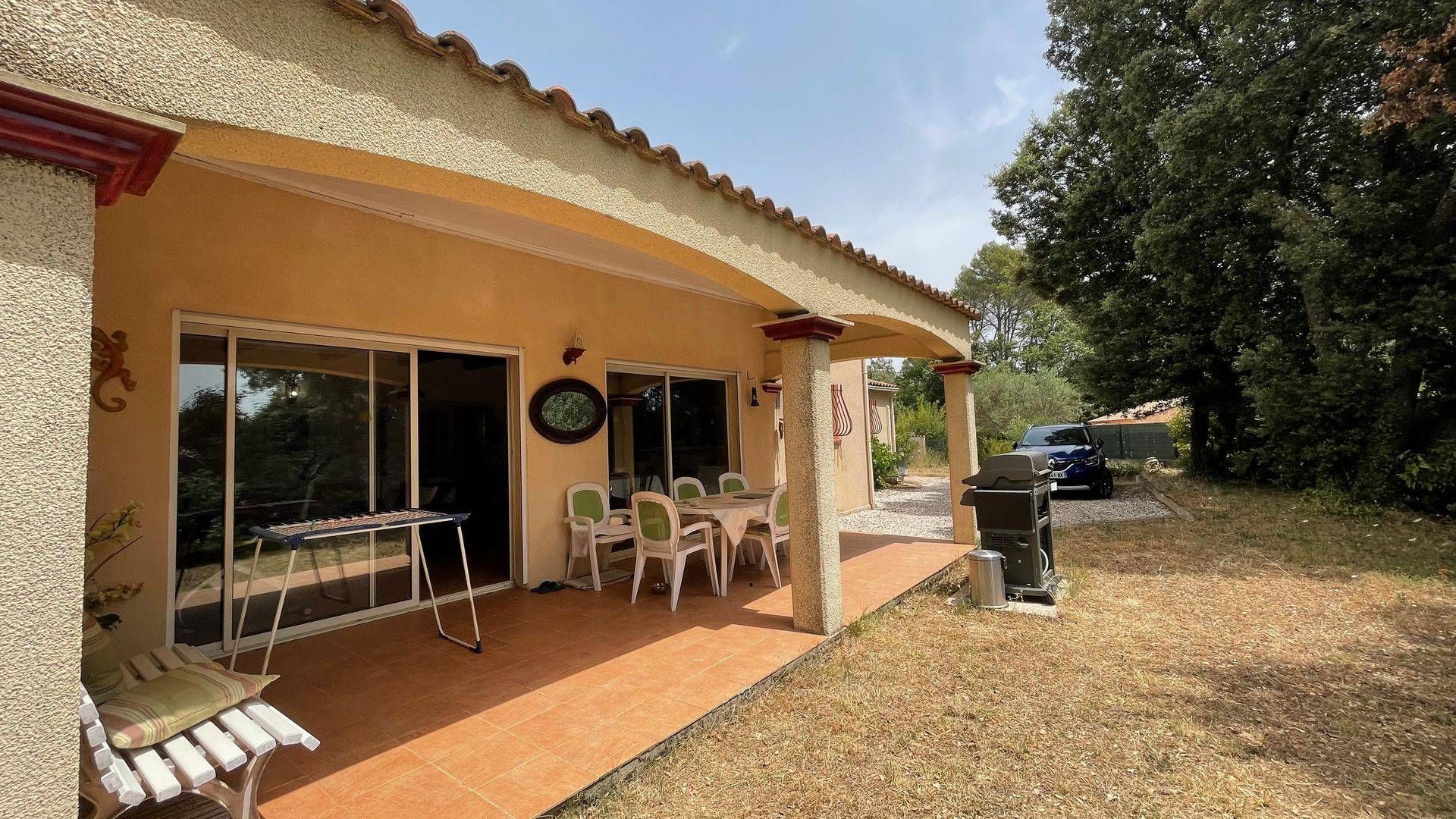 Villa F3 + Studio sur Terrain de 1300m².