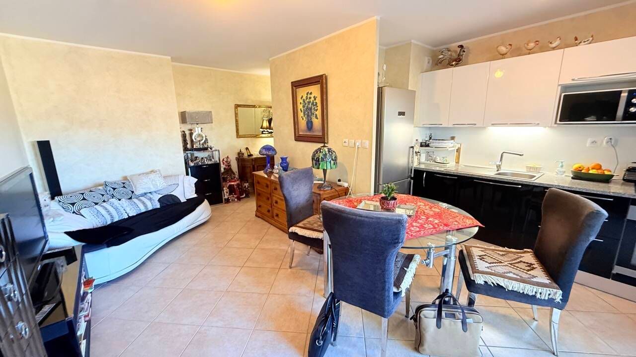 Viager Occupé Appt F3 + 2 garages au Pradet  83220  sur Femme de 86 ans. 3mn en Voiture Plage de Monaco