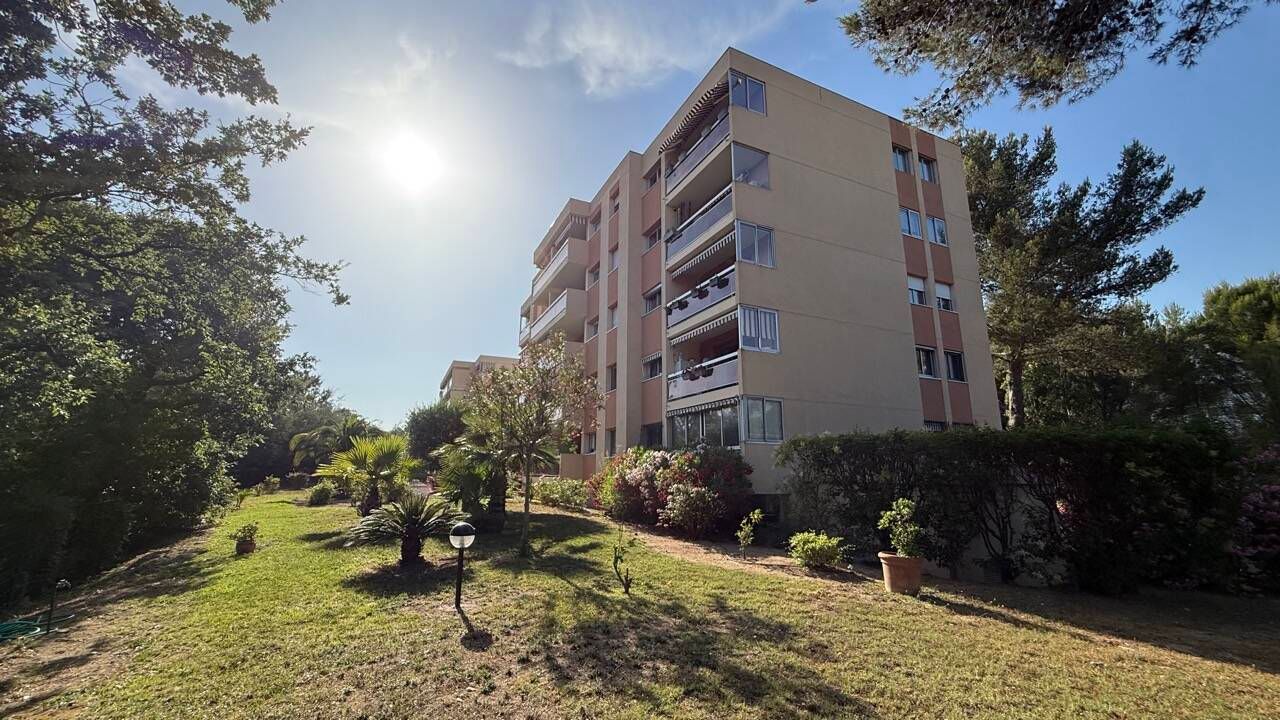 Viager Occupé Fréjus 83600 - Bouquet 99 990€ - Appartement Terrasse Sud & Parking