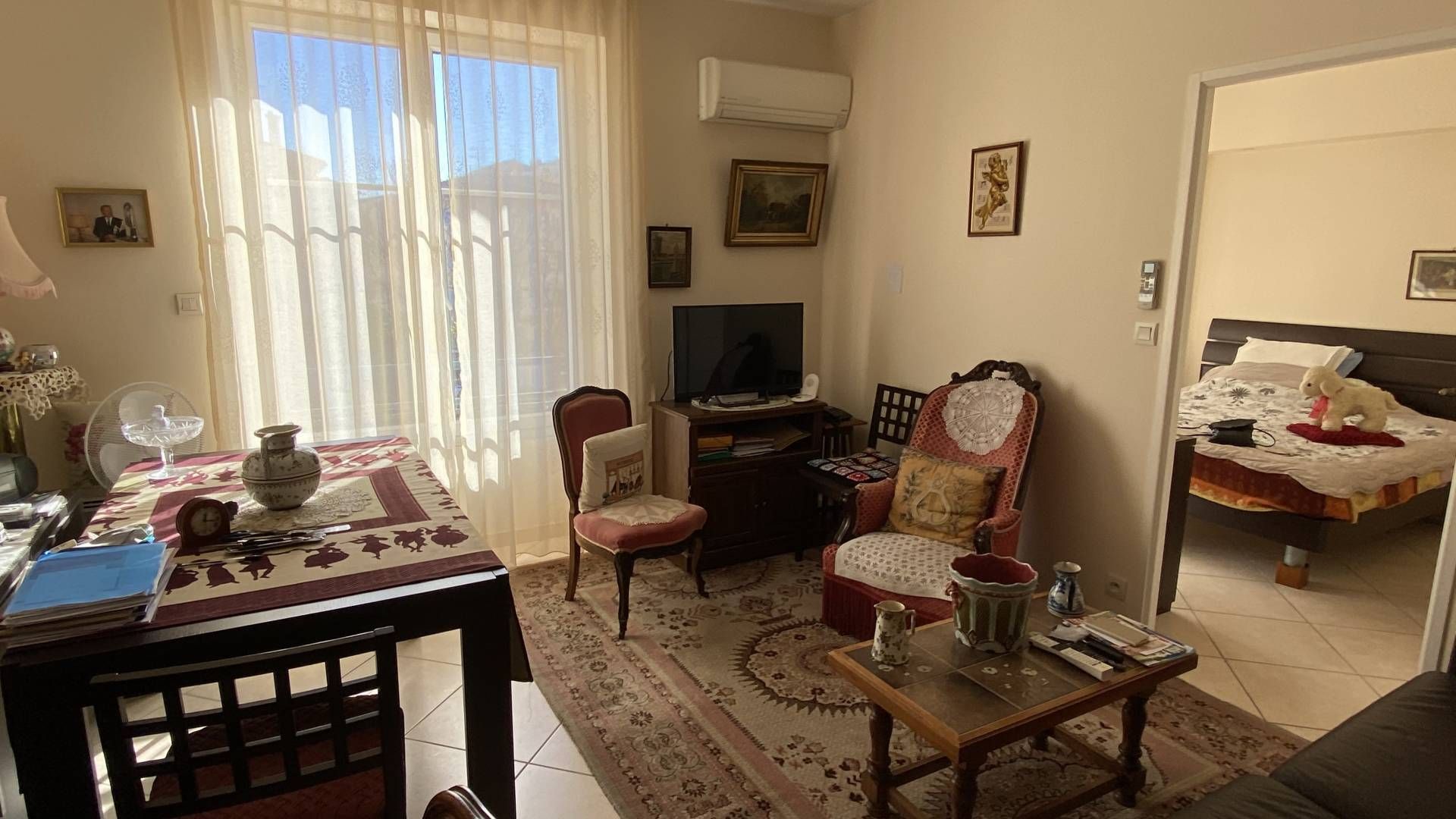 Appartement f2 Plein Centre Ville de St Raphael Viager Occupé Dame de 86 ans