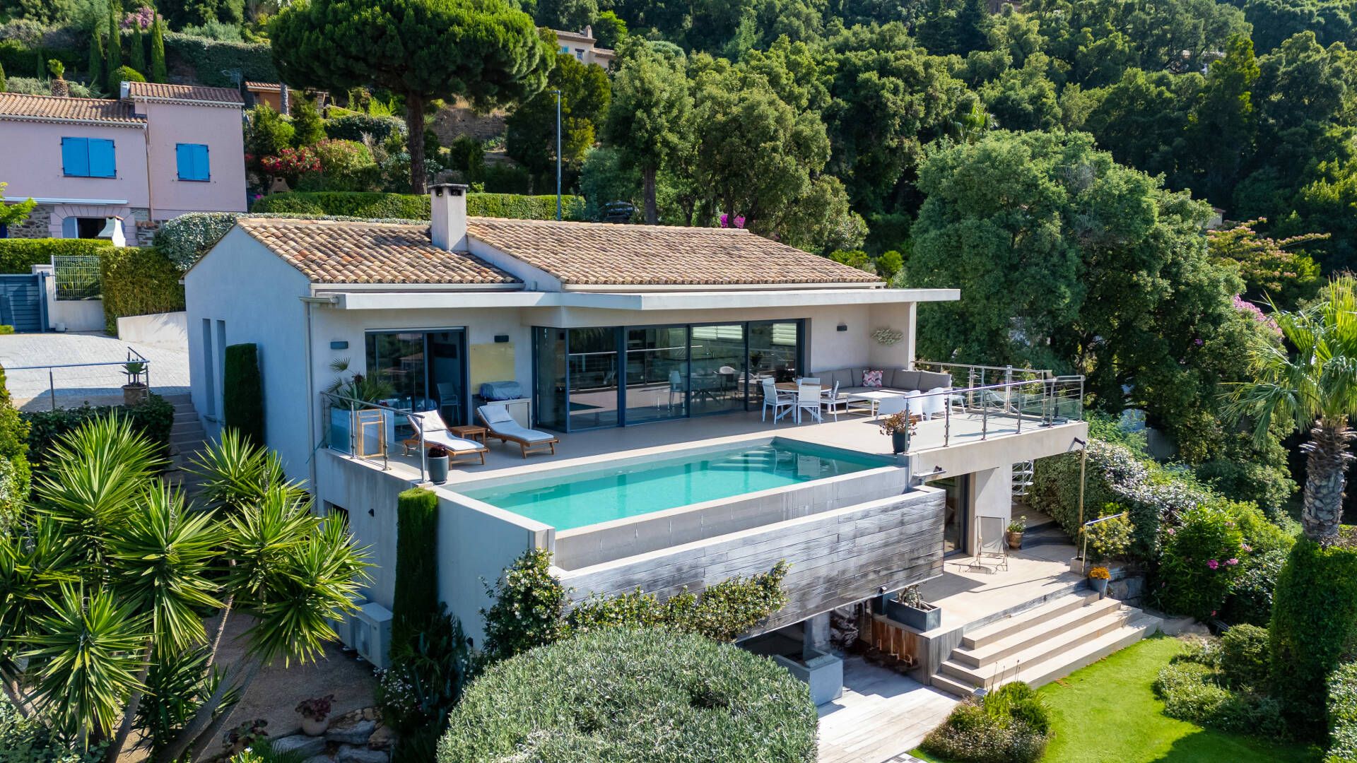 Saisissez cette villa rare dès aujourd’hui et réalisez plus d’1 M€ d’économie – Jouissance différée dans 8 ans / Secure a Rare Luxury Villa Today and Save Over €1M – Deferred Possession in 8 Years
