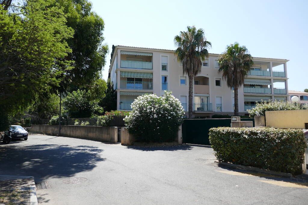 💎 Vente en Nue-Propriété – Usufruit Viager Réservé sur F80ans - Appartement F2/3 de standing à Sanary-sur-Mer (83110)