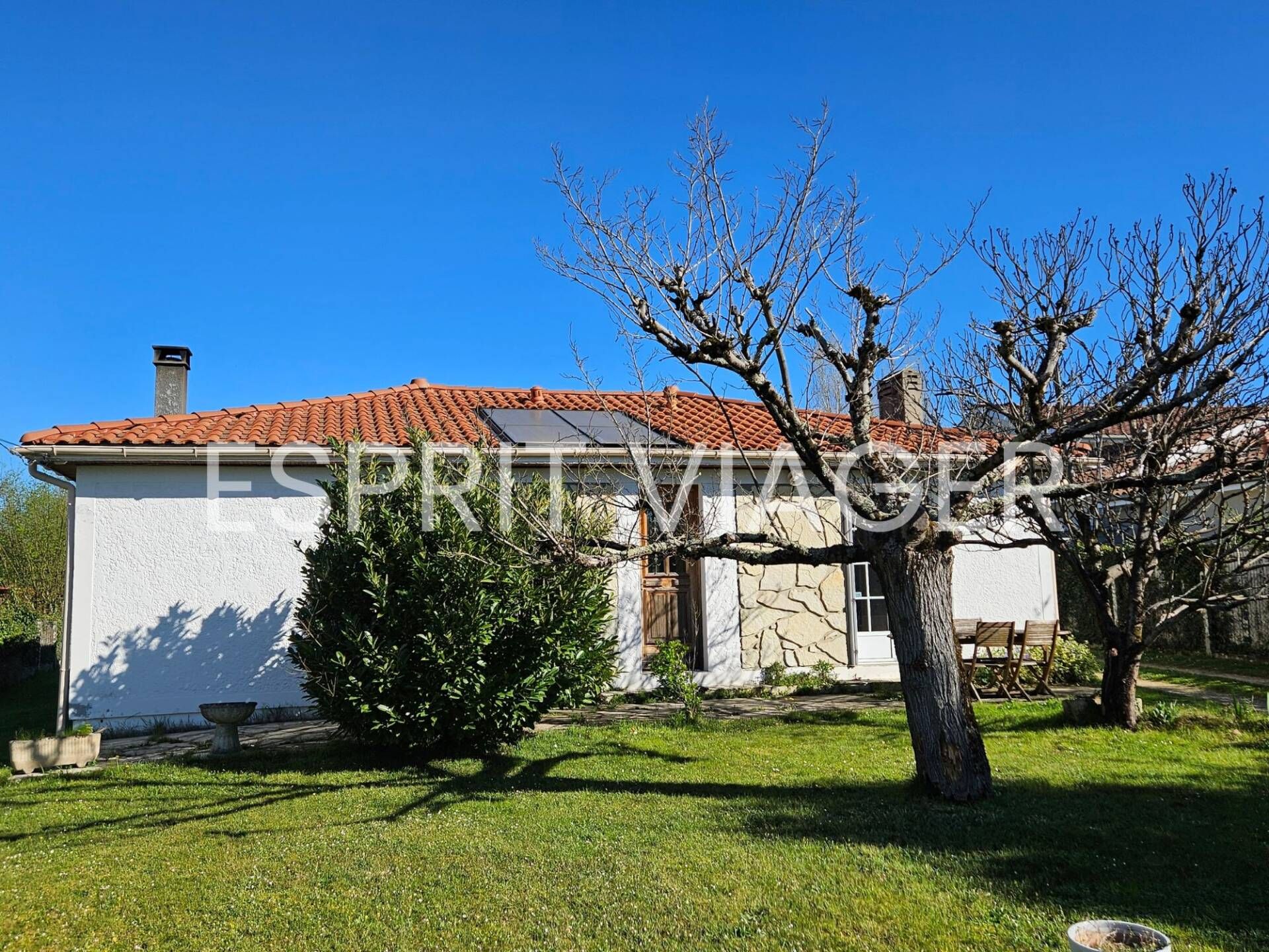 Viager occupé - Maison 3 pièces - Tresses (33) - 80 m² - Bouquet sans rente 141 200 euros - 2 chambres - Homme 73 ans - Terrain 1 150m²