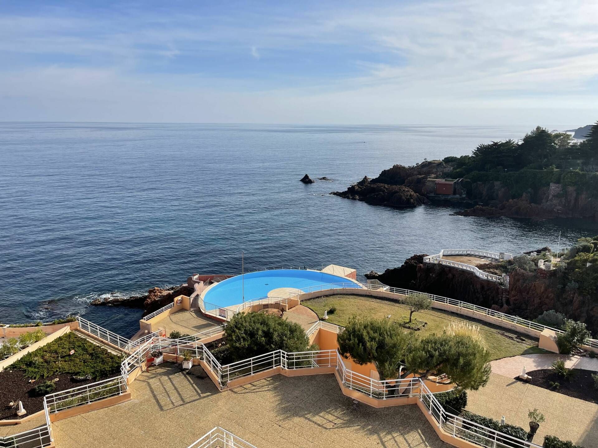 Grand Studio Pleine Vue Mer ,Face plage ,Résidence avec Piscine ,83530 Le trayas