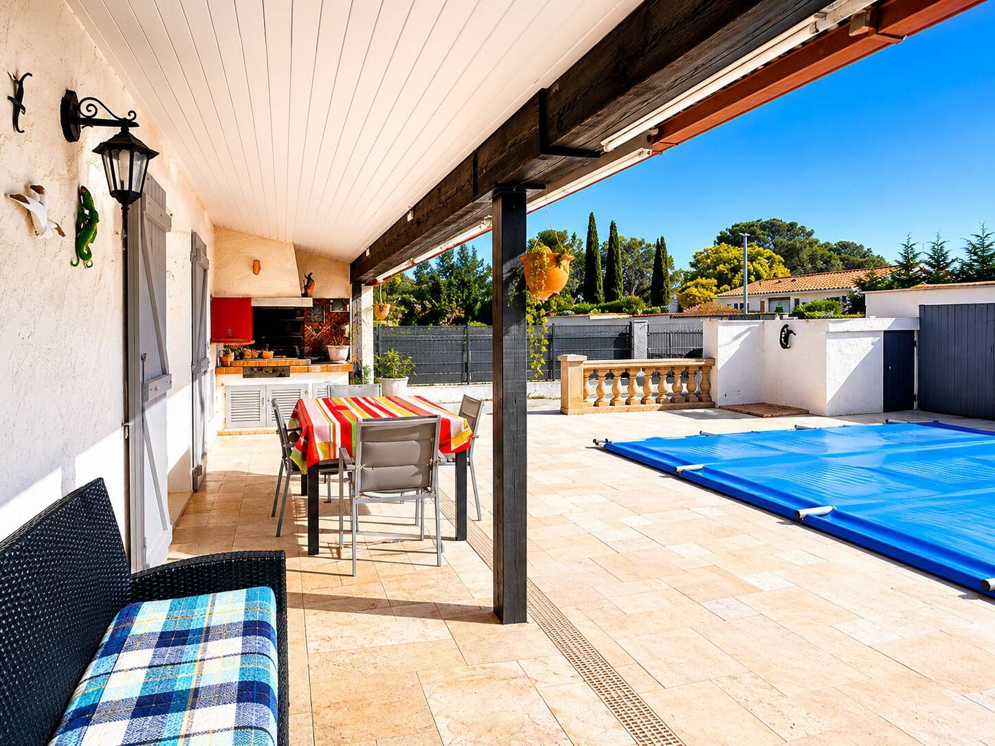 Villa avec piscine de 100m2 H87 ans et F 83 ans