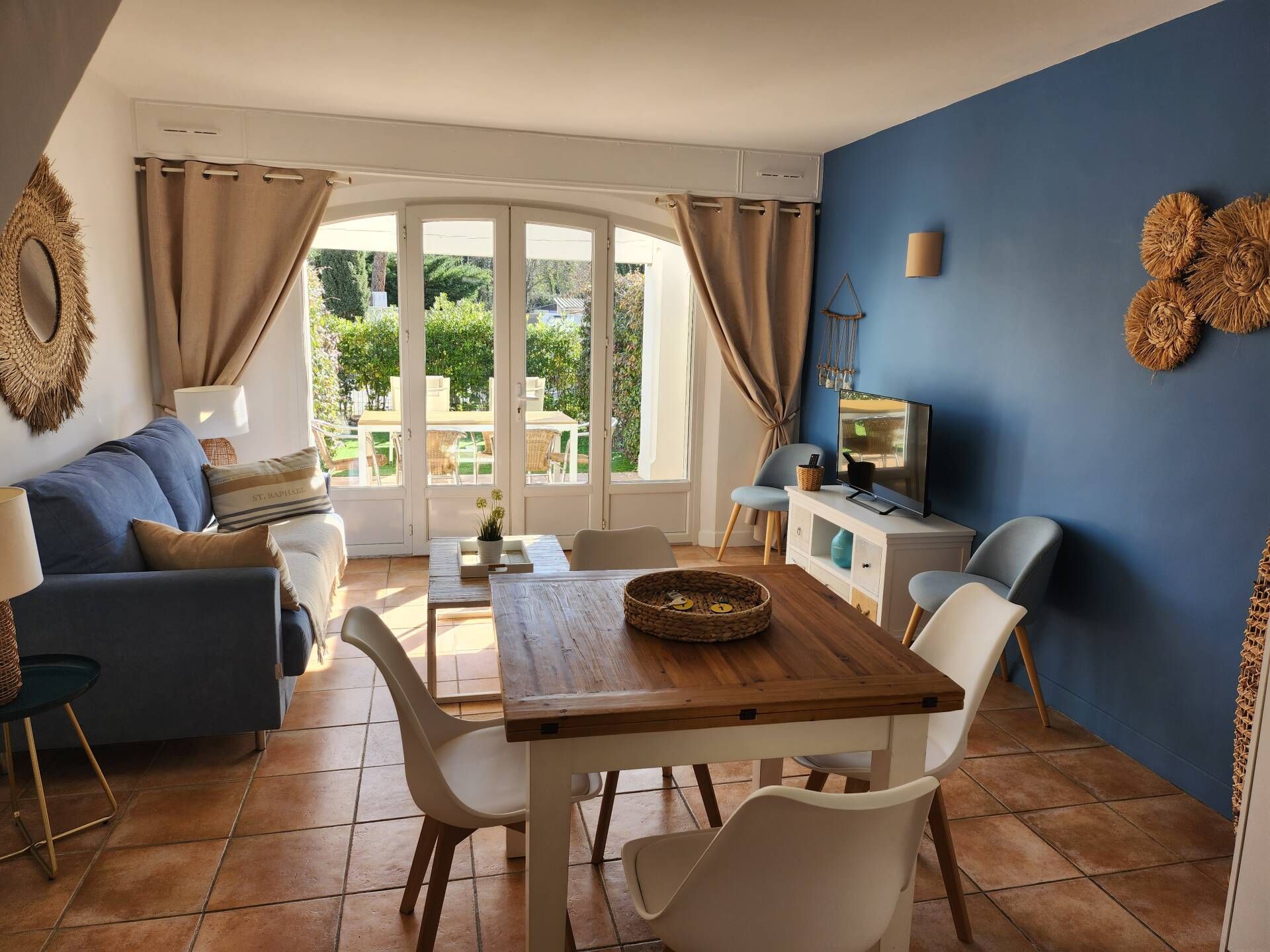 Vente à Terme LIBRE sur 18 ans - Villa (3 appartements + piscine) sur 910m²  à Saint Aygulf 83370
