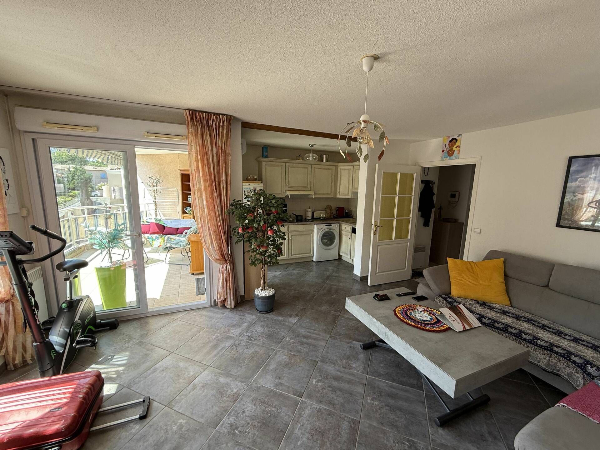 Appartement F2 Garage ST Raphael Boulouris Viager occupé Mr 73 ans