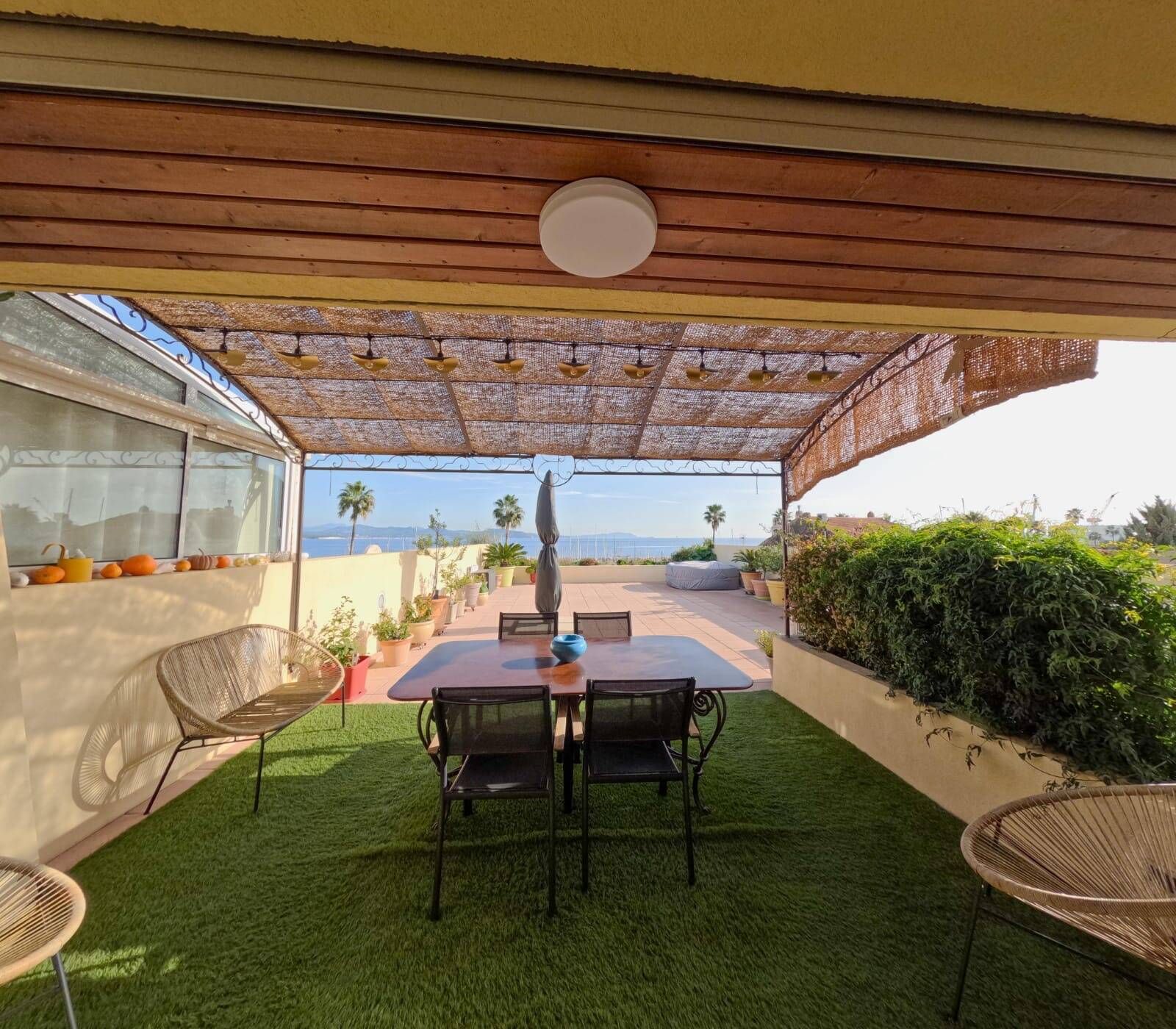 Vente en Nue Propriété sur Homme de 76 ans - Appt F3 Vue Mer La Ciotat 13600